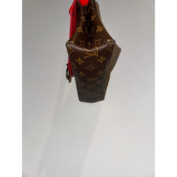 Louis Vuitton Monogram Epi Saint Michel - Picture 5 of 13